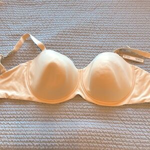 Skims fits everybody strapless bra size 38 H, color sand NWT